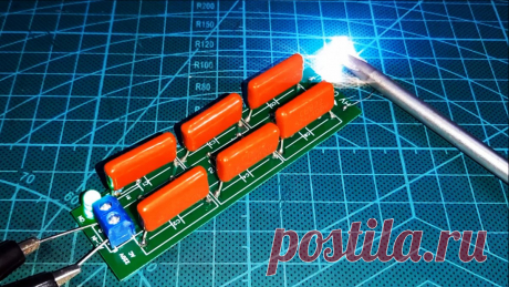 Как сделать высоковольтный повышающий преобразователь без транзисторов Данный повышающий преобразователь способен повысить переменное напряжение с 220 В до постоянного 1850 В. По сути это умножитель, который повышает входное напряжение примерно в 8,5 раз и выпрямляет его. Иногда это бывает нужно, к примеру, сделать электрическую мухобойку. Коэффициент легко можно