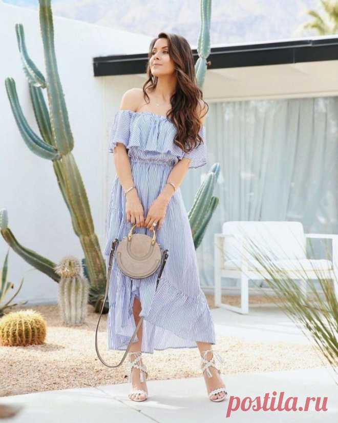 Макси платья 2018 На сегодняшний день платье — это незаменимая вещь в женском гардеробе. Ведь когда женщина в платье, то она расцветает новыми красками и совсем по-новому сияет ее взгляд.А особенно летом, когда солнце ...