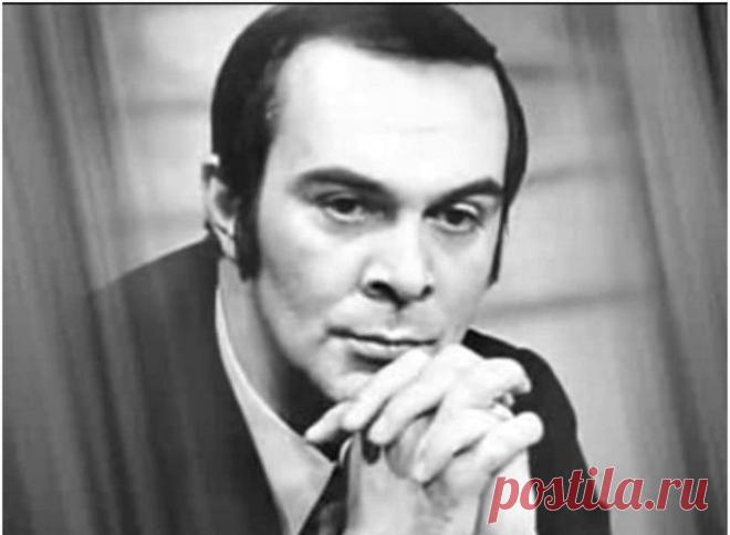 25 ОКТЯБРЯ 2008 ГОДА УШЕЛ ИЗ ЖИЗНИ МУСЛИМ МАГОМАЕВ Он появился на свет в Баку 17 августа 1942 года. Первую мелодию Муслим сочинил в пять лет. Семи – его отдали в музыкальную школу при Бакинской консерватории. А потом голос властно вырвался на волю и начал диктовать свои правила жизни.