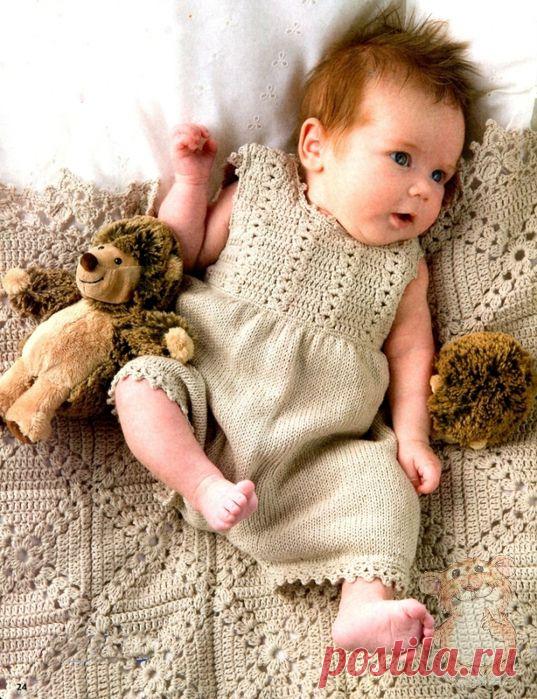 Комбинезон для малыша и плед