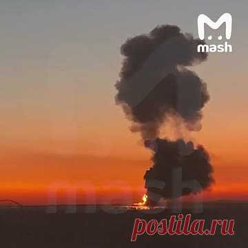 На Крымском мосту произошел пожар. На Крымском мосту произошел пожар, там загорелась цистерна с топливом. По предварительным данным, в районе 6:00 утра субботы, 8 октября, загорелся один из вагонов товарного поезда, который шел из Тамани в Керчь. Виден сильный дым, о причинах возгорания и пострадавших не сообщалось.