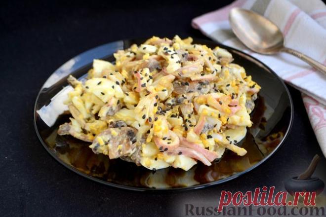Салат с кальмарами и грибами, рецепты на RussianFood.com: 39 рецептов салата с кальмарами и грибами Салат с кальмарами и грибами - закуска основательная, сытная. Богатый белком салат из кальмаров с грибами легко может заменить основное блюдо.Подробней про салат с кальмарами и грибами ...