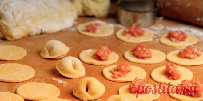 Как сделать вкусные и сочные домашние пельмени С этими советами вы легко замесите правильное тесто, приготовите вкусную начинку и слепите идеальные пельмени.