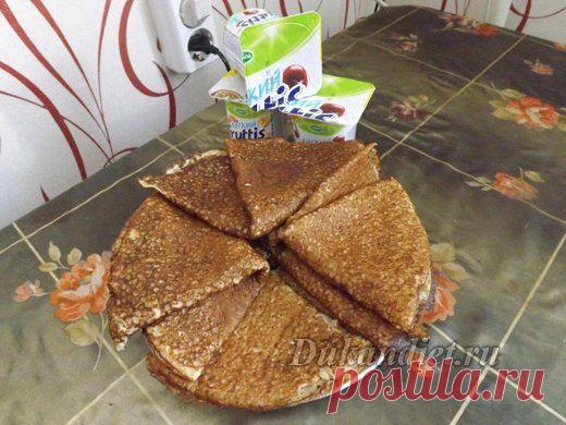 Блинчики | Диета Дюкана

1 л молока (1.5% жирности), 
3 яйца, 
10 ст. л. овсяных отрубей перемолоть в кофемолке, 
добавить 4 ст. л. соевой муки, 
10 таблеток сахарозаменителя, 
0,5 ч.л. соли, 
щепотка соды. 
1 ч. л. оливкового масла. 

Взбиваем миксером, дать постоять 30 минут. Перемешиваем и выпекаем на сковороде без масла. Блинчики получаются тонкие, мягкие и очень вкусные. 
Приятного аппетита!