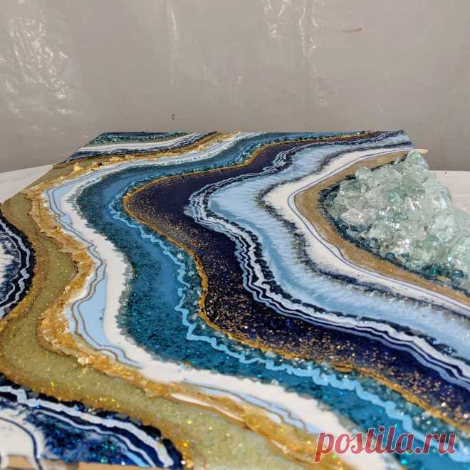 Art By Loyal в Instagram: «Mediterranean vibes.  #artbyloyal #resin #resinart #geode #painting #geodeart #geodepainting #crystals #design #wallart #artwork…» 94 отметок «Нравится», 4 комментариев — Art By Loyal (@artbyloyal) в Instagram: «Mediterranean vibes.  #artbyloyal #resin #resinart #geode #painting #geodeart #geodepainting…»