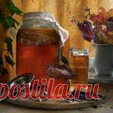 Чем полезен чайный гриб для организма Ваш доктор Айболит Сегодня мы раскроем ответ на вопрос, чем полезен чайный гриб для организма? Его вкус напоминает квас, или простой сладкий напиток, который утоляет жажду. Но сегодня мы поговорим о его пользе.  Его состав прост, в нем находятся дубильные вещества, аминокислоты, жирные кислоты, моносахариды, кофеин, витаминный комплекс, В, РР, Д, С, кислоты органические, природный антибиотик. Его свойства можно сравнить с коктейлем, ко...