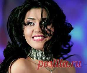 Эстрадная певица Ситора Назарова призналась, что была женой Рыжего Алмаза 

Отвечая на вопрос о том почему же они покинули Москву, Ситора отметила жестокие нравы российской столицы.
"Честно говоря, в этом городе есть одна проблема - почти любая работа предполагает интим-услуги, особенно в сфере шоу-бизнеса (если, конечно, у тебя нет папы-неф­тяника). А здесь, по крайней мере, есть выбор", - сказала она.