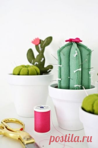 Кактус из фетра. И поливать не надо)
#фетр