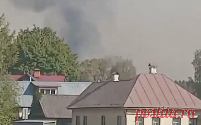 Обстановка в Тверской области после атаки БПЛА на город Торопец. Видео. Съемочная группа телеканала РБК сняла обстановку в селе Западная Двина, которое находится в 30 км от города Торопец в Тверской области.