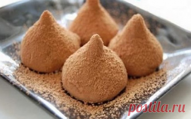 Конфеты из сухого молока Хотите порадовать себя чем-нибудь вкусненьким и сладким? Тогда этот рецепт точно придется вам по вкусу! Предлагаю приготовить в домашних условиях вкусные конфеты из сухого молока! Такие конфеты можно сделать в подарок, они точно не оставят никого равнодушным!