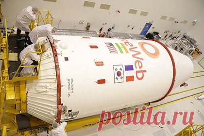 Спутники OneWeb вместо «Роскосмоса» запустит SpaceX. Британская компания OneWeb заключила соглашение с американской SpaceX на запуск спутников. В рамках соглашения британская компания продолжит наращивать орбитальную группировку спутников связи OneWeb. Ранее глава госкорпорации «Роскосмос» Дмитрий Рогозин поручил отменить запуск ракеты «Союз 2.1б» с аппаратами OneWeb.