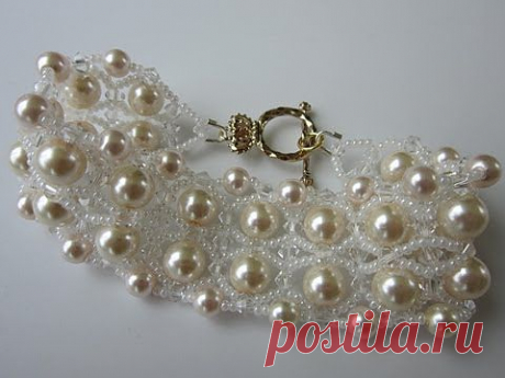 ▶ Bracelet with 8mm \ 4mm Pearl , SB and 4mm SW bicones. Браслет из бисера и жемчуга . - YouTube