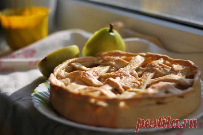 Пирог с грушами, сметаной и грецкими орехами