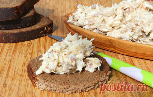 Сливочный паштет из отварной скумбрии - Кулинарный Блог - медиаплатформа МирТесен Главная Все рецепты Закуски Из рыбы и морепродуктов скумбрия (рыбу разделать на филе или готовое филе скумбрии 250 гр. ) — 1 шт. сыр творожный — 30 гр. масло сливочное (комнатной температуры) — 25 гр. соль перец белый хрен (готовый) — 1 ч.л. Загрузка... Только зарегистрированные пользователи могут