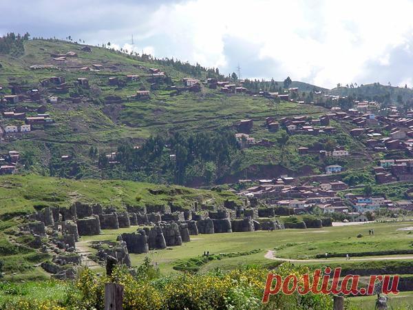 Загадочная страна - Перу. Тайны древних инков, неприступные вершины высоких гор окутанные туманом и манящая водная гладь Тихого океана. Найти ключи к разгадкам тайн, окутывающим эти места пытаются давно и безуспешно. Империя инков не раскрывает свои секреты, даже спустя много столетий после своей гибели.