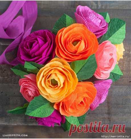 Радужные розы из итальянской гофрированной бумаги.