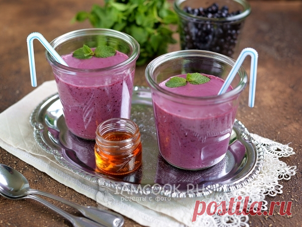 Протеиновый коктейль с черникой и творогом