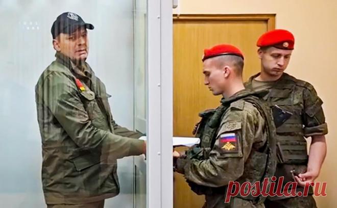 Фигурант дела комбрига ВДВ не признал вину в мошенничестве. Бывший подчиненный командира 83-й отдельной гвардейской десантно-штурмовой бригады полковника Артема Городилова подполковник Константин Фролов не признал вину в особо крупном мошенничестве, организованного группой.