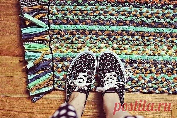 Разноцветный коврик из ненужных лоскутков — Сделай сам, идеи для творчества - DIY Ideas