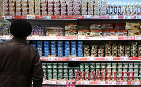 Минпромторг оценил идею указывать стоимость товара за 1 кг и литр. Депутаты предложили обязать магазины указывать цену на товары за 1 кг и 1 литр, чтобы не допустить манипуляций с упаковкой. Однако Минпромторг увидел в идее риск повышения цен, Роспотребнадзор также призвал к доработке проекта