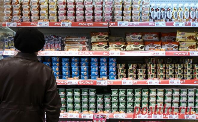 Минпромторг оценил идею указывать стоимость товара за 1 кг и литр. Депутаты предложили обязать магазины указывать цену на товары за 1 кг и 1 литр, чтобы не допустить манипуляций с упаковкой. Однако Минпромторг увидел в идее риск повышения цен, Роспотребнадзор также призвал к доработке проекта