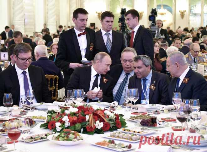 VUČIĆ ISPRIČAO NAJBOLJU ANEGDOTU SA PRIJEMA KOD PUTINA Oni su ušli i seli za sto, a onda je Putin rekao: Pa, da li je moguće...? (FOTO) | Vesti | Kurir