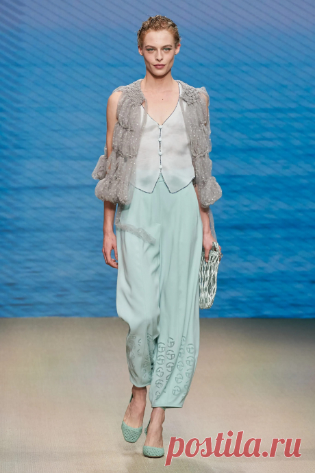 Giorgio Armani Spring 2022 Ready-to-Wear Collection | Vogue