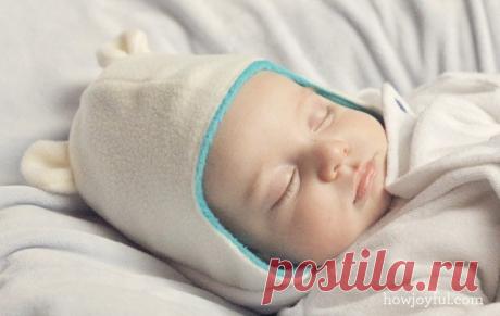 Милая мягонькая шапочка для малыша из флиса