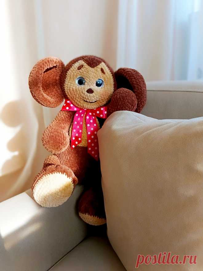 PDF Хочу Пушистика крючком. FREE crochet pattern; Аmigurumi toy patterns. Амигуруми схемы и описания на русском. Вязаные игрушки и поделки своими руками #amimore - большой Чебурашка из плюшевой пряжи, плюшевый Чебурашка из детского мультфильма Крокодил Гена и его друзья, персонаж из детского мультика из плюшевой пряжи.