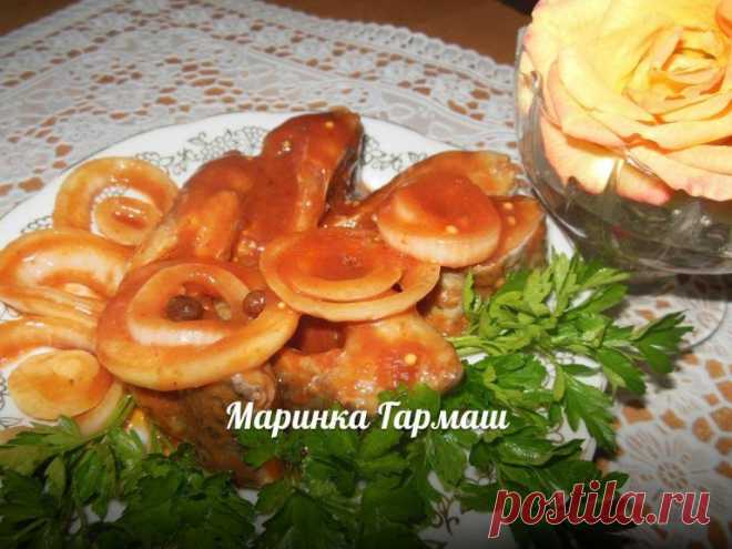 Маринованный карп в особенно вкусном маринаде Идеально с картошкой и овощами! Ингредиенты: свежий карп — чистый вес 1 кг5 крупных луковиц0,5 ч.л горчицы(в зернах)2 лавровых листа3-5 шт душистого перца2-3 шт гвоздики0,5 ч.л кориандра(в зернах)1 ч...