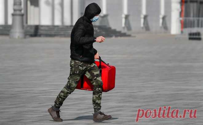 Эксперты подсчитали, у каких профессий выросли зарплатные предложения. За год зарплатные предложения больше всего выросли у поваров, пекарей, токарей и курьеров — рост составил 19–23%. Также потенциальный доход вырос у машинистов, техников и монтажников