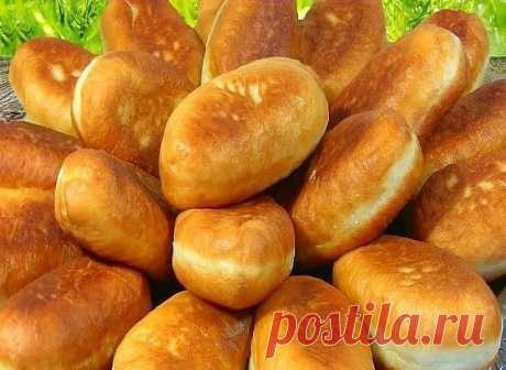 На днях знакомая угостила маленькими пирожками с яйцами, пюре и капустой, они мне так понравились! Мяяягкие, тающие во рту. Я сразу выпросила рецепт.