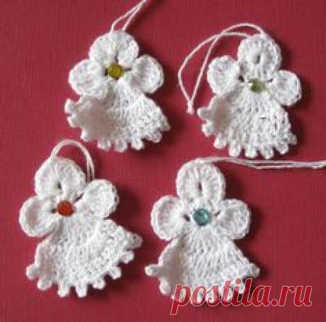 Set of four handcrocheted 2inch angels van SnowflakeMotifs op Etsy
