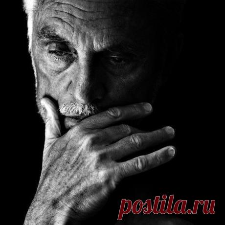 Понять-то я пойму! Но простить — это для меня слишком тяжёлая задача. Я лучше забуду. 

Эрих Мария Ремарк