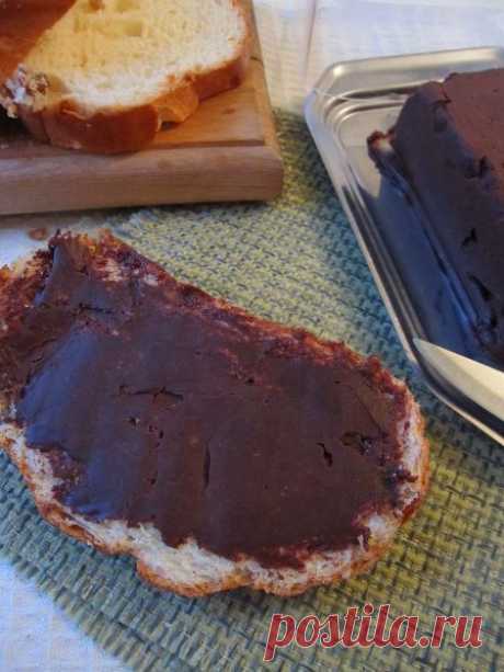 Шоколадное масло 
Всем добрый день!
Сегодня у меня будет ностальгический рецепт. Многие из тех, кто успел основательно пожить в прошлом веке, наверняка знают секрет приготовления шоколадного масла. Его готовили наши м…