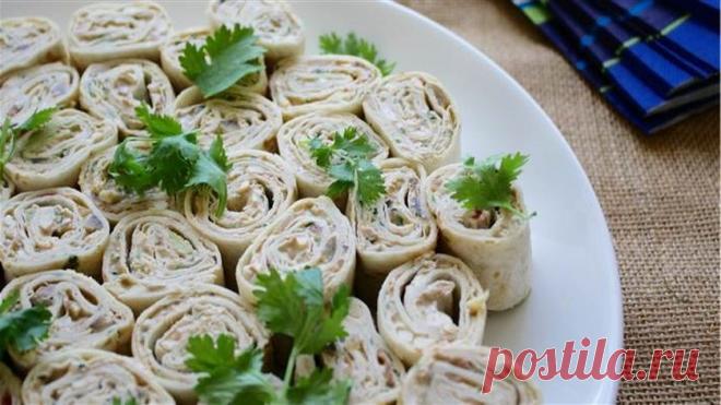 Рулет из лаваша с сыром, курицей и зеленью за считанные минуты