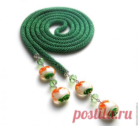 Лариат из бисера &quot;Мандарины под ёлкой&quot; зеленый