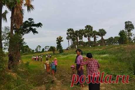 В джунглях Мьянмы нашли 40 трупов. После окончания боев между ополчением и силами военного правительства в районе города Кани (Мьянма), местные жители нашли в джунглях 40 трупов. По сообщениям посланника Мьянмы в ООН Кьяу Мо Туна, на некоторых из тел обнаружились следы пыток. Он отметил, что мьянманские военные прибегают к казням и пыткам пленных.