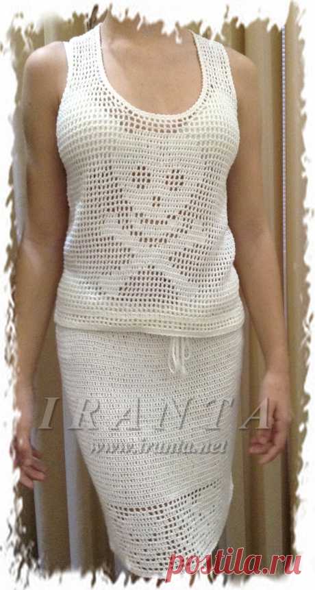 Летний костюм для девушки "Черепушка". Автор: Iranta.
Костюм из топа на бретелях и юбки на завязочках. Легкий комплект связан в филейной технике крючком.