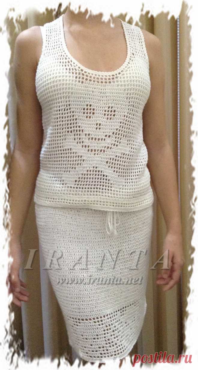 Летний костюм для девушки "Черепушка". Автор: Iranta.
Костюм из топа на бретелях и юбки на завязочках. Легкий комплект связан в филейной технике крючком.