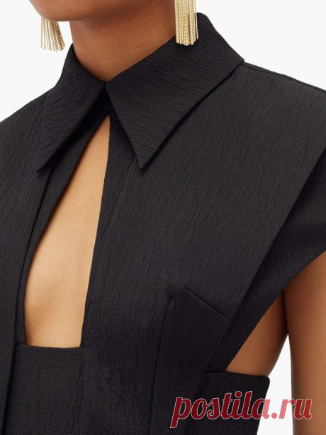 The exacting precision with which Emilia Wickstead's black Dacey dress is constructed is testament to the label's boundary-pushing ethos. It's made in the UK from textured cloqué fabric, with an…
