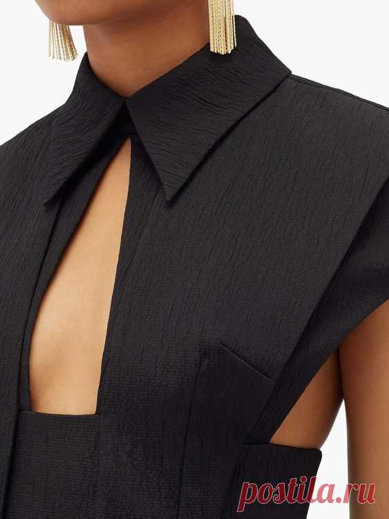 The exacting precision with which Emilia Wickstead's black Dacey dress is constructed is testament to the label's boundary-pushing ethos. It's made in the UK from textured cloqué fabric, with an…