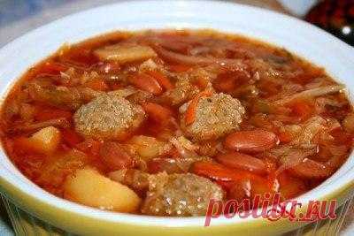 Борщ сибирский с фрикадельками и фасолью 

мясные кости для бульона
фарш свино-говяжий-500 гр(я беру всегда больше)
капуста-1 шт
фасоль консервированная-около 400 гр(можно сварить)
свекла-1 шт
морковь-2 шт
болгарский перец-1 шт
лук-1 шт
карт…