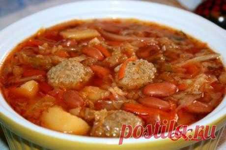 Борщ сибирский с фрикадельками и фасолью 

мясные кости для бульона
фарш свино-говяжий-500 гр(я беру всегда больше)
капуста-1 шт
фасоль консервированная-около 400 гр(можно сварить)
свекла-1 шт
морковь-2 шт
болгарский перец-1 шт
лук-1 шт
карт…