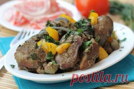Куриная печень с баклажаном и перцем — совсем нежирная и вкусная!