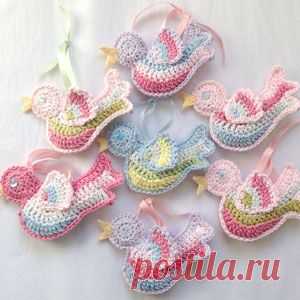 Little crochet bird - Ruby & Custard