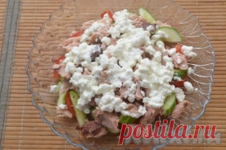 Салат с тунцом, помидорами и огурцами - 6 пошаговых фото в рецепте