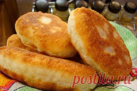 Тесто для пирожков  "Бабушкин секрет". Всегда удачное тесто!
Пироги получаются пышные, сдобные, очень мягкие, воздушные
3 столовые ложки муки
3 столовые ложки масла подсолнечного
1 столовая ложка сахара
1 чайная ложка соли

Приготовление:
