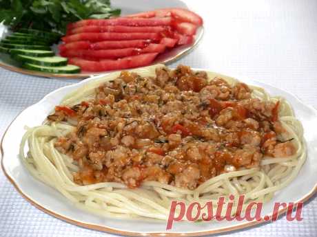 Спагетти с мясным фаршем
Быстрый рецепт приготовления спагетти с соусом из мясного фарша, помидор и кетчупа.