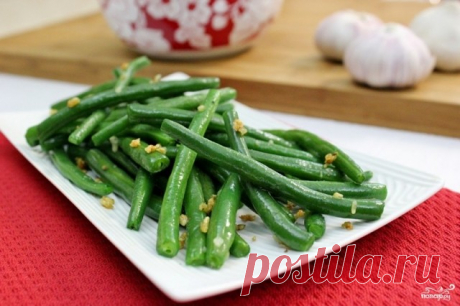 Стручковая фасоль с чесноком
Стручковая фасоль с чесноком - один из моих любимых гарниров. Она отлично дополняет многие блюда. Я использую для ее приготовления только оливковое масло и чеснок. Чтобы стручковая фасоль с чесноком получилась идеально, обязательно сначала отварите ее в кипящей воде. Это сделает ее нежной, но по-прежнему фасоль сохранит свой яркий цвет. Стручковая фасоль с чесноком готовится всего 15 минут! Успехов и приятного аппетита!
Ингридиенты:
Зелена...